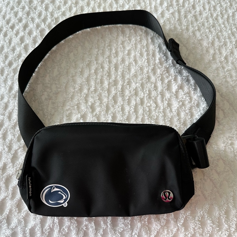 NWOT- Lululemon Penn State Lululemon Everywhere Belt Bag - Black